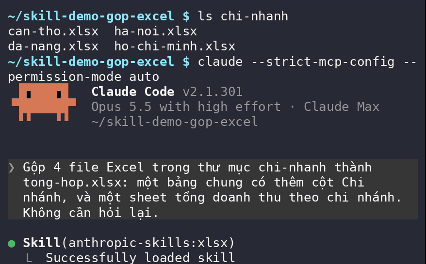 Phiên Claude Code thật: lệnh ls cho thấy 4 file Excel chi nhánh, câu lệnh gộp file và dòng Claude tự nạp skill xlsx